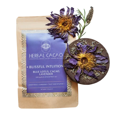 blauwe lotus en ceremoniele cacao herbal cacao