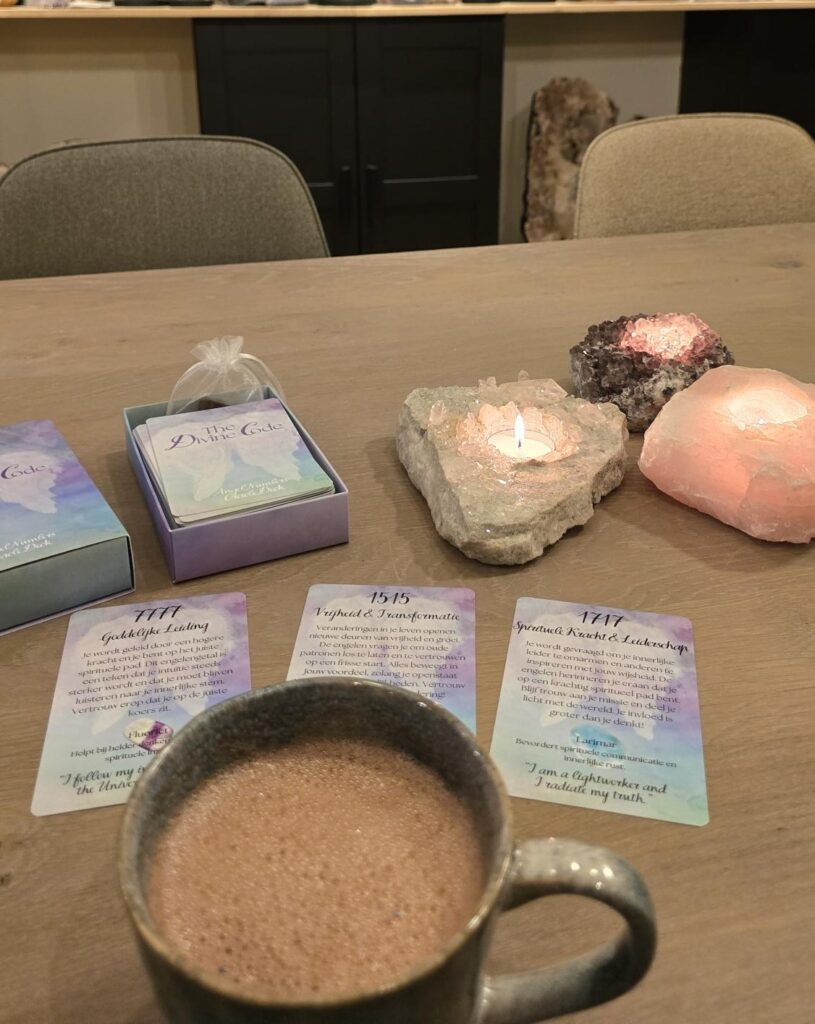 cacao ritueel met kaartendeck angel divine numbers eigen kaartendeck gemaakt en te koop door beautiful gifts eigenaresse Bernadette