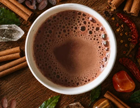 Ceremoniële cacao voor meditatie, intenties en ontspanning.